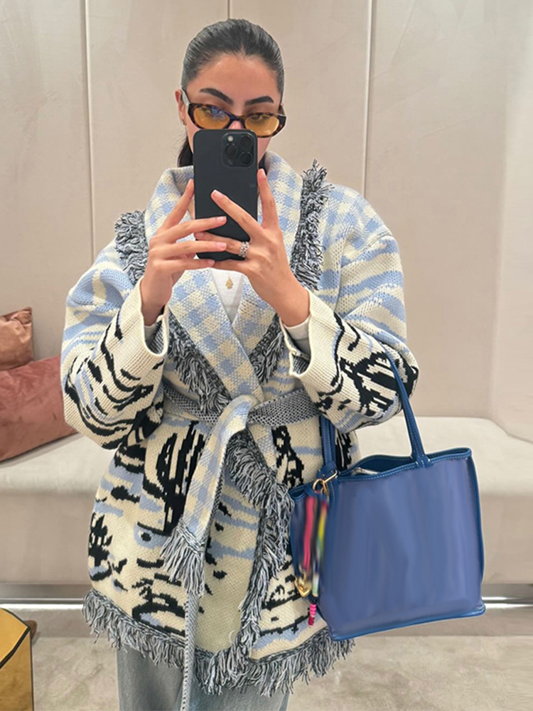 Tassel Fringe Trim - เสื้อคาร์ดิแกนถักลายพิมพ์พร้อมพู่สำหรับผู้หญิง ฤดูใบไม้ร่วง-ฤดูหนาว 2026 สีฟ้า คอวี แขนยาว